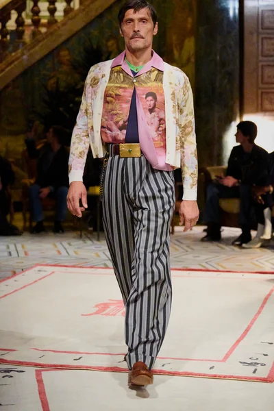 Look 63